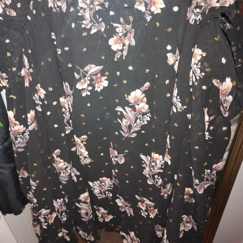 Floral Black Women's Top - Picture 5 of 8